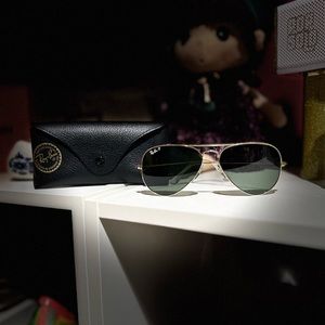 Ray Ban Polarized Aviators - Size 58 - Tan w/Case